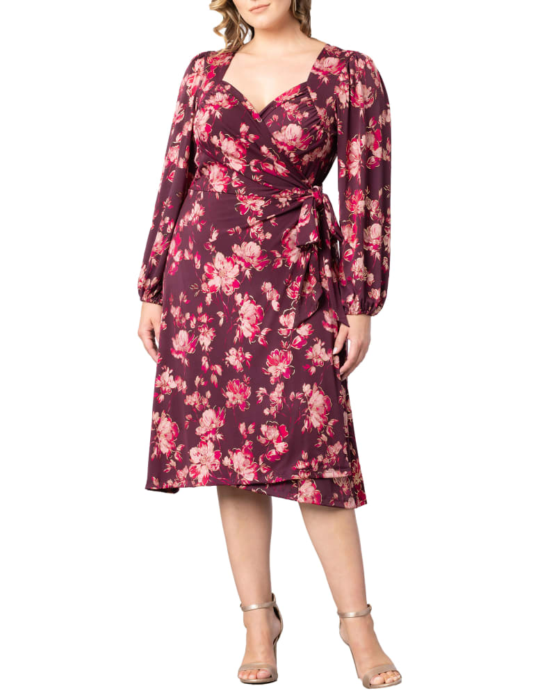 Front of a model wearing a size 2X Socialite Sweetheart Dress in SHIMMERING SANGRIA BLOOMS by Kiyonna. | dia_product_style_image_id:316289